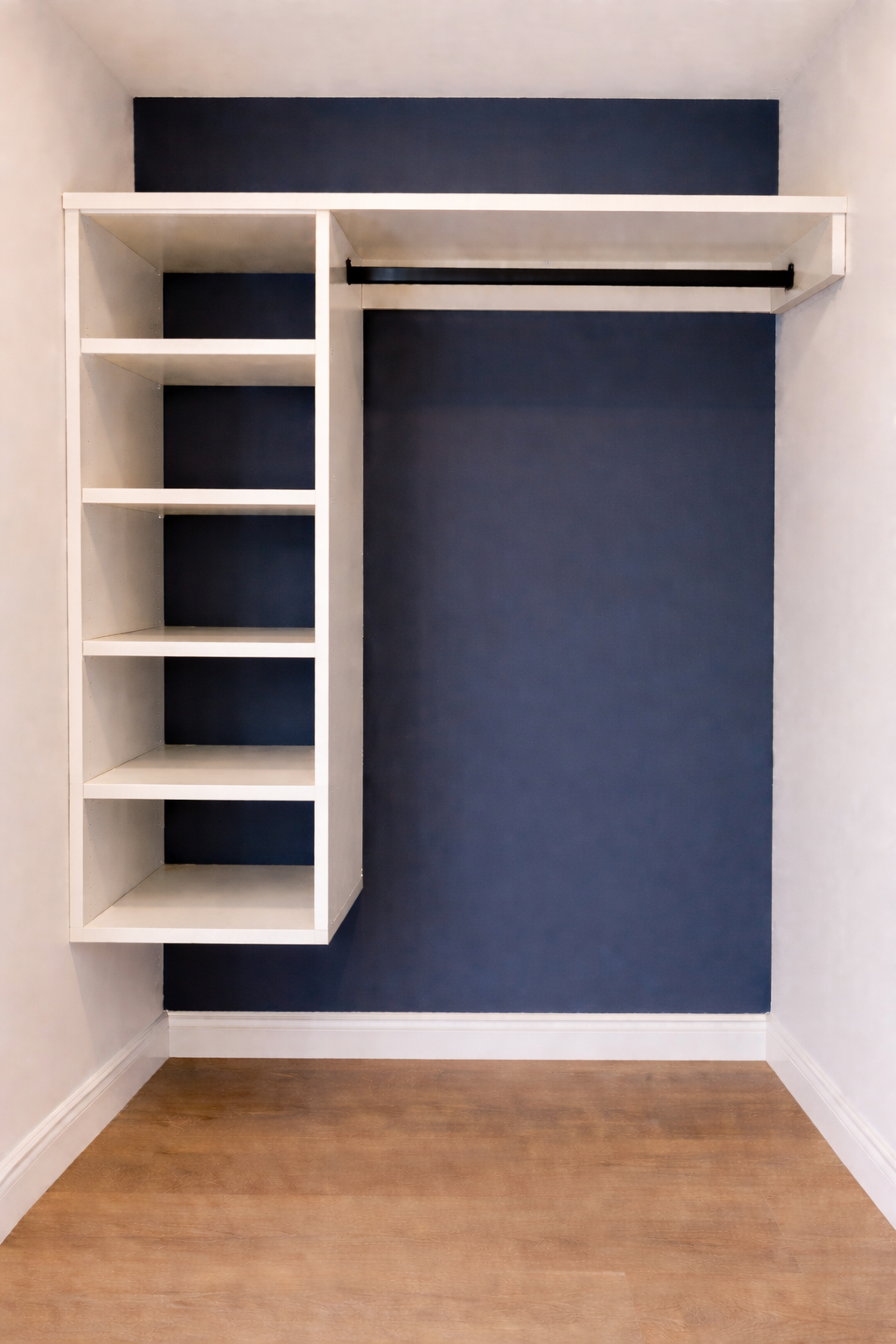 Simple closet design